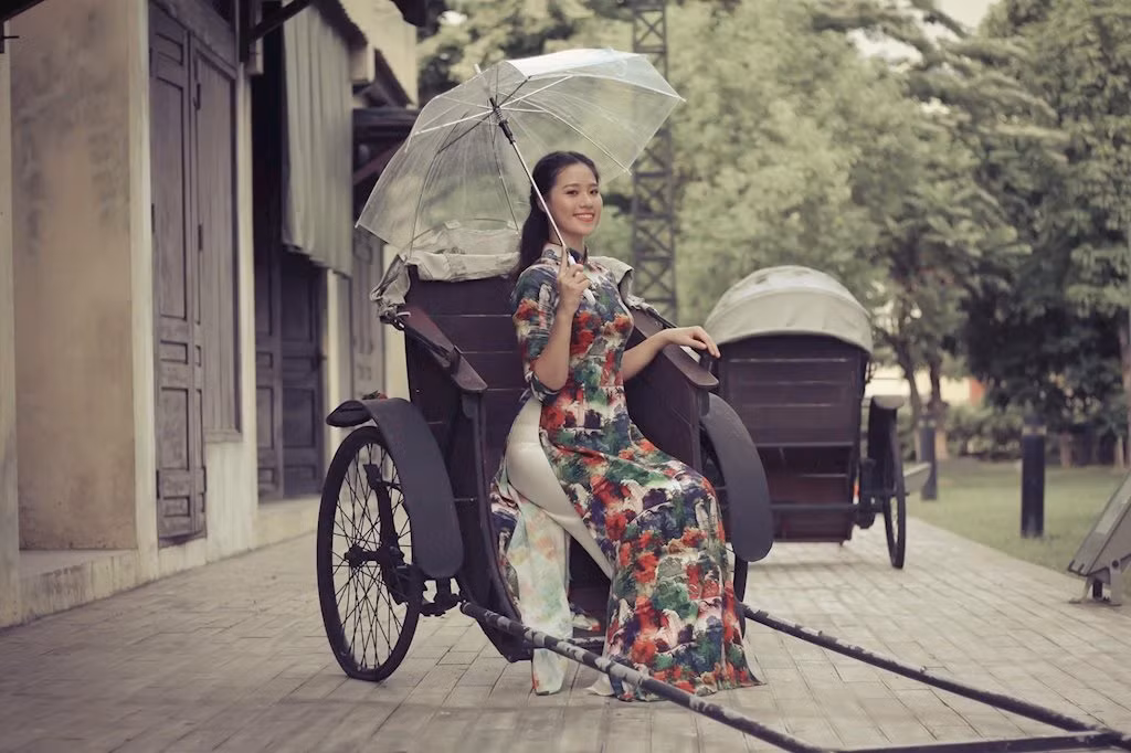 12 năm liền, Bảo Châu luôn nằm trong danh sách học sinh khá giỏi. Không chỉ có thành tích học tập siêu tốt, 10x xinh đẹp còn gây ấn tượng khi cực kì năng nổ tham gia các chương trình văn nghệ và hoạt động ngoại khóa.