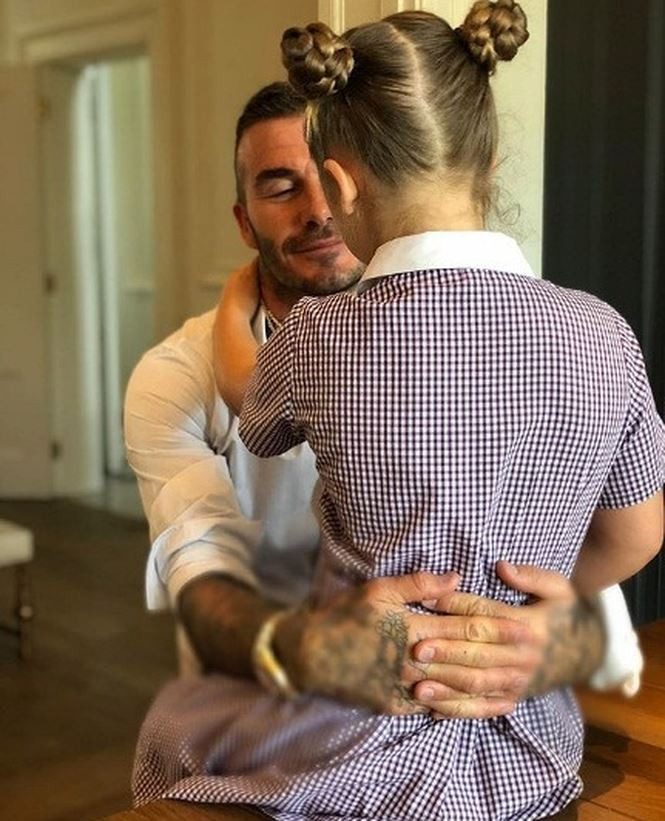 Cách đây ít ngày, bà Becks đăng ảnh chồng và con gái út tình cảm: "Harper yêu bố rất nhiều!".