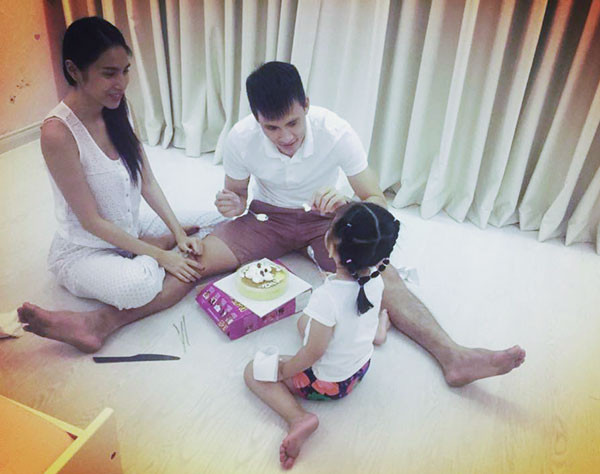 Gia đình hạnh phúc của Công Vinh và Thủy Tiên.