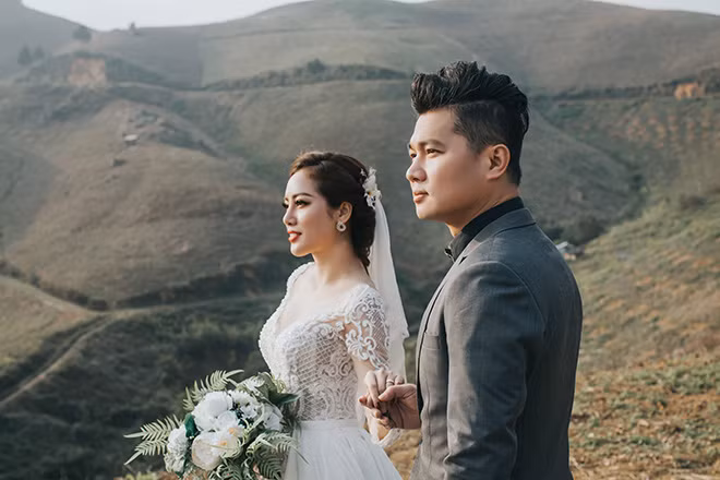 "Việt Nam có nhiều cảnh đẹp nhưng tôi lại thích vẻ đẹp thiên nhiên núi rừng phía Bắc, nhẹ nhàng và thơ mộng. Khi thực hiện bộ ảnh chúng tôi gặp thời tiết không thuận lợi khi mưa và lạnh 3 độ C", Lâm Vũ tâm sự.