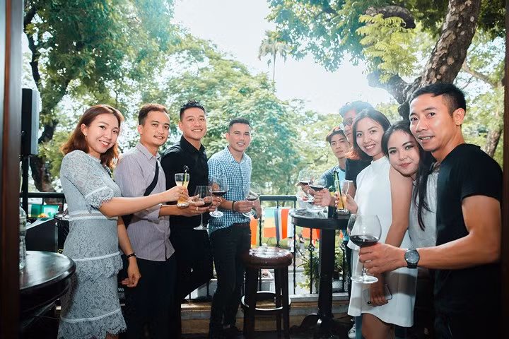 Tuấn Hưng và ekip cùng anh thực hiện 3 ca khúc mới ra mắt khán giả trong dịp này.