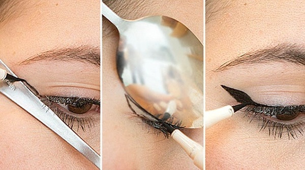 Kẻ mắt eyeliner đơn giản hơn bao giờ hết với một chiếc muỗm.