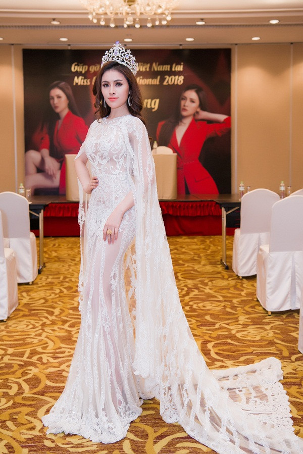 Đây không phải là lần đầu tiên Thư Dung vướng lùm xùm đáng tiếc. Trước đó cô bị tình nghi là kẻ ám chỉ Hoa hậu Kỳ Duyên là người thứ 3, đồng thời là người đạp đổ “chén cơm” của mình trong thương vụ trở thành hình ảnh đại diện cho một trung tâm thẩm mỹ ở Sài Gòn.