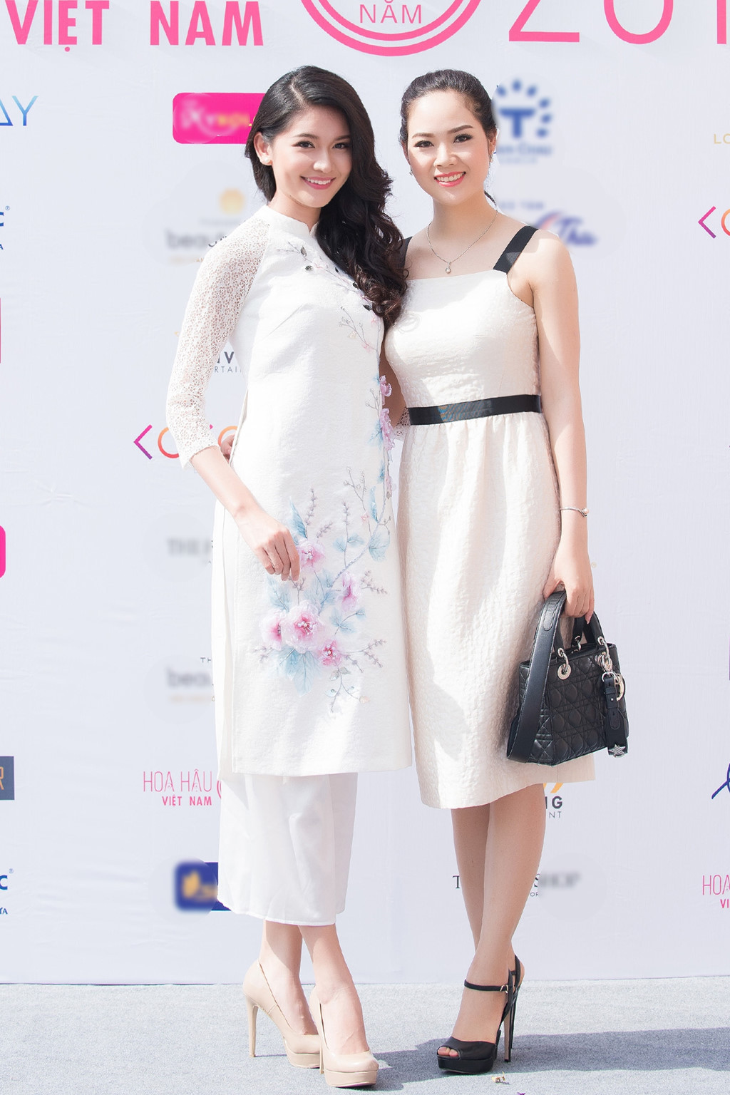 "Suốt bao nhiêu năm qua, vương miện là điểm xuất phát và động lực giúp tôi hoàn thiện bản thân", cựu Hoa hậu chia sẻ.