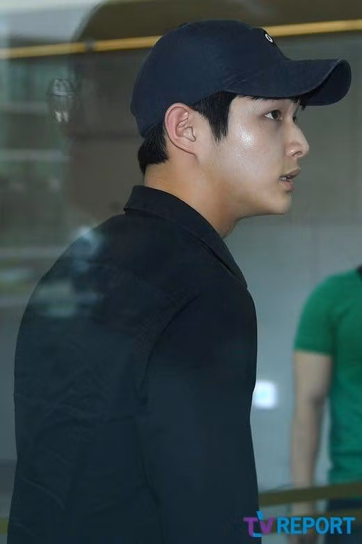 Sau khi bê bối nổ ra, Lee Seo Won bị sa thải khỏi vị trí MC hàng tuần của chương trình Music Bank, đồng thời vai diễn đóng vai trò khá quan trọng trong bộ phim About Time đang quay cũng bị hủy.