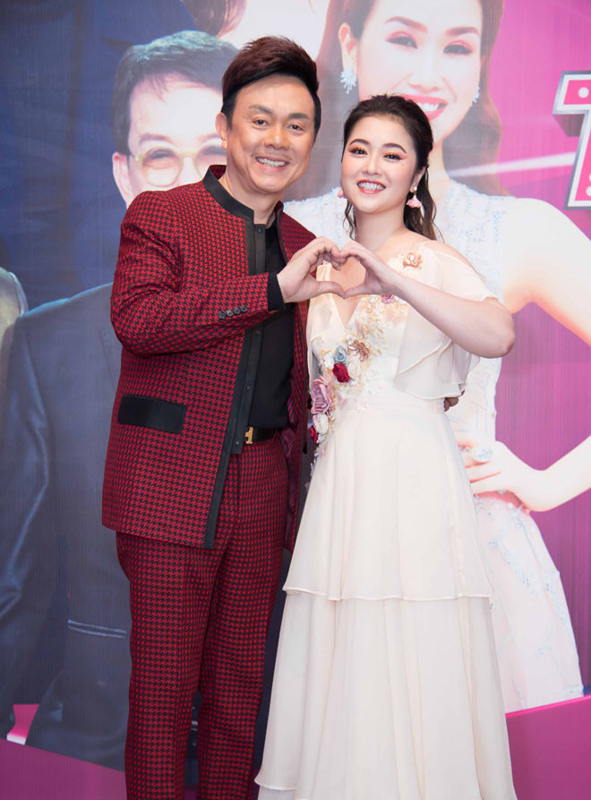 Chí Tài chia sẻ, anh nhận lời tham gia chương trình này sau khi danh ca Ý Lan từ chối vì bận việc đột xuất. Nam diễn viên không buồn vì mình là người thay thế, mà ngược lại còn cảm ơn đàn chị vì đã bận rộn và nhường cơ hội này cho anh.