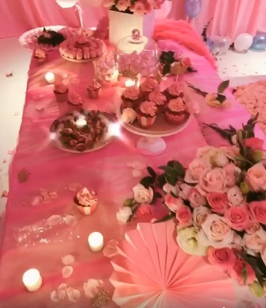 Món quà bất ngờ lãng mạn của bạn trai khiến Ngọc Trinh cảm động bật khóc như con nít.