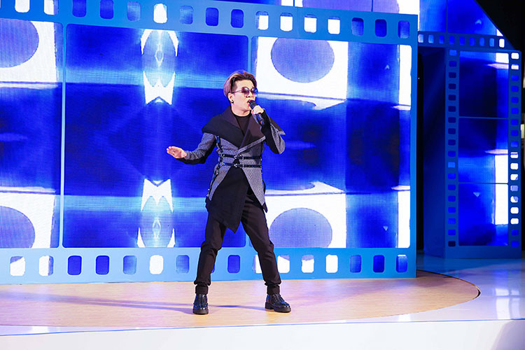 Vũ Hà đến ủng hộ người bạn thân. Anh được Đàm Vĩnh Hưng hát bè khi biểu diễn. Đặc biệt, Vũ Hà được tán thưởng khi thể hiện ca khúc "Người hãy quên em đi" - một hit của Mỹ Tâm.