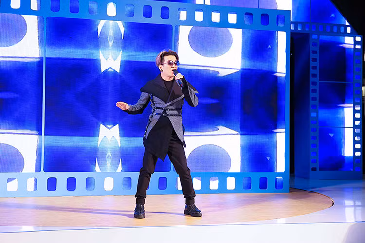 Vũ Hà đến ủng hộ người bạn thân. Anh được Đàm Vĩnh Hưng hát bè khi biểu diễn. Đặc biệt, Vũ Hà được tán thưởng khi thể hiện ca khúc "Người hãy quên em đi" - một hit của Mỹ Tâm.