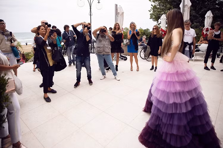 Sự xuất hiện của Lý Nhã Kỳ tại LHP Venice được truyền thông quốc tế và công chúng quan tâm.