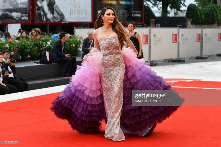 Hình ảnh Lý Nhã Kỳ trên thảm đỏ Liên hoan phim Venice.