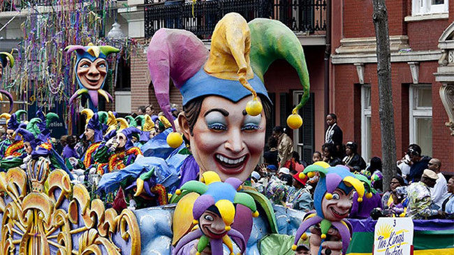 New Orleans: Đây là một lễ hội thực sự vui nhộn với các cuộc diễu hành ở nhiều khu phố, cờ được treo ở khắp mọi nơi và người ta đổ ra đường để nhảy múa tưng bừng.