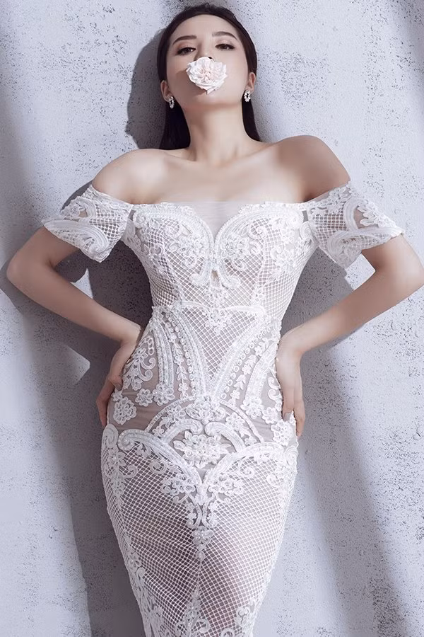 Kỳ Duyên là một trong những Hoa hậu có hình thể đẹp nhất hiện nay. Việc khoác lên mình những bộ cánh “mặc cũng như không” càng khiến cô trở nên sexy hơn bao giờ hết.