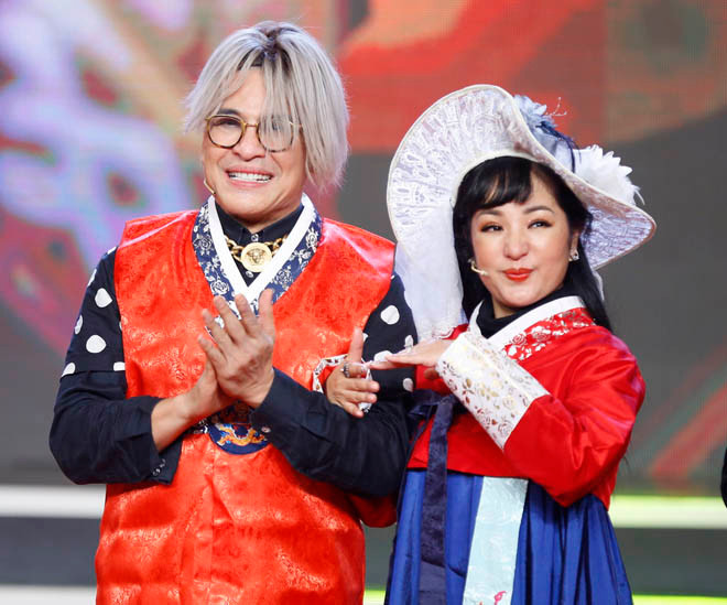 MC Thanh Bach quy goi cau hon Thuy Nga tren san khau-Hinh-2