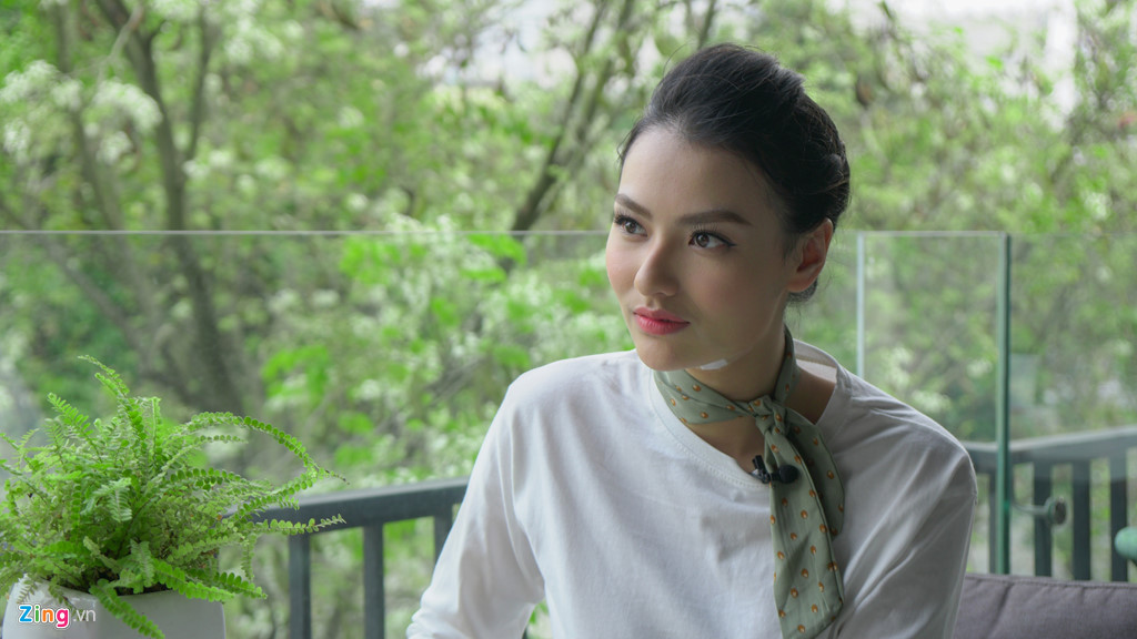 Hồng Quế ở tuổi 25 đã khóc khi nhìn lại quá khứ.