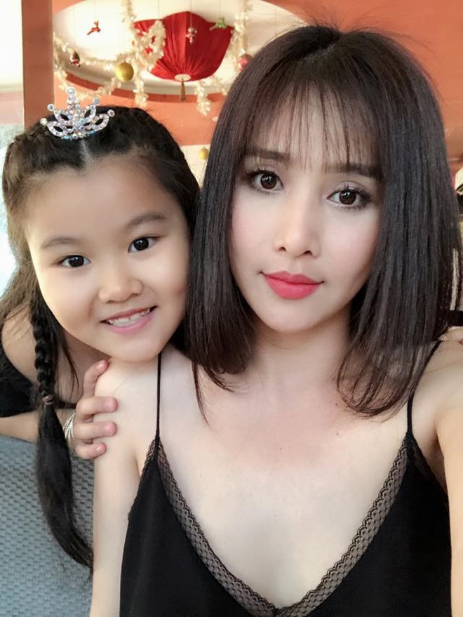 Thời điểm mới ly hôn Phan Thanh Bình, Thảo Trang để lại con cho chồng nuôi với lời hẹn "khi nào kinh tế ổn định, em sẽ đón con về nuôi"... Hiện tại, sau hơn 3 năm chia tay, Thảo Trang dự tính năm sau sẽ đưa con gái (bé Cherry) về nuôi do cô còn lo kinh doanh và mua nhà vì người đẹp hiện vẫn ở nhà thuê.