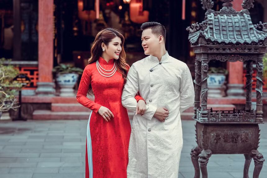 Được khán giả biết tới từ giải Á quân Giọng hát Việt nhưng Tố Ny chưa có nhiều dấu ấn sau chương trình. Gần đây, cô chuyển hướng sang kinh doanh online và dành thời gian cho ông xã thay vì tập trung cho ca hát.