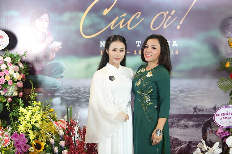 Diễn viên Hoa Trần và NSƯT Tố Nga. Ảnh: Hòa Nguyễn