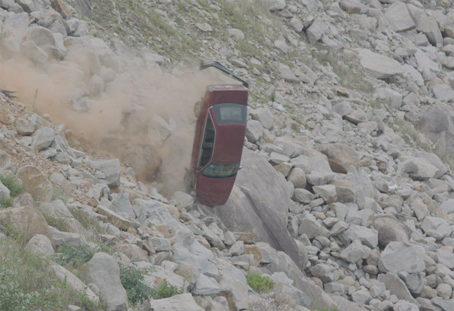 Những cảnh quay về người lính trẻ đang làm nhiệm vụ chống tội phạm, các bác sĩ, y tá căng thẳng trong phòng mổ, xe ôtô lao thẳng xuống vách núi hay các nhân vật đang đối mặt với thiên tai,... khiến người xem không khỏi tò mò, thú vị.