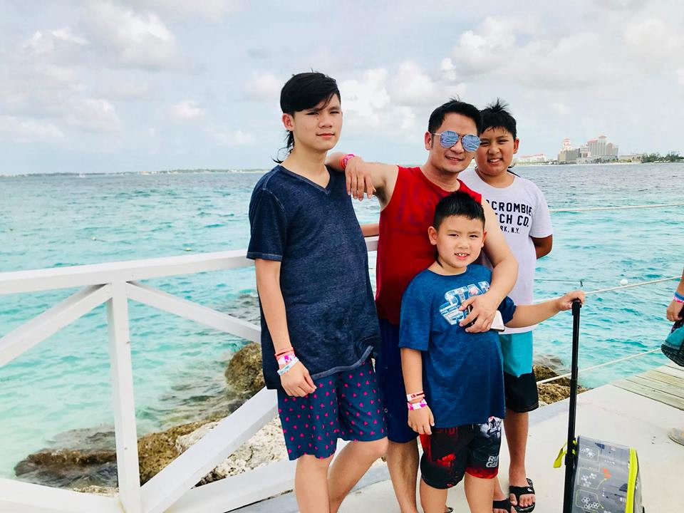 3 con trai của Bằng Kiều và Trizzie Phương Trinh đều đáng yêu, đặc biệt em út Kenzi rất bụ bẫm.