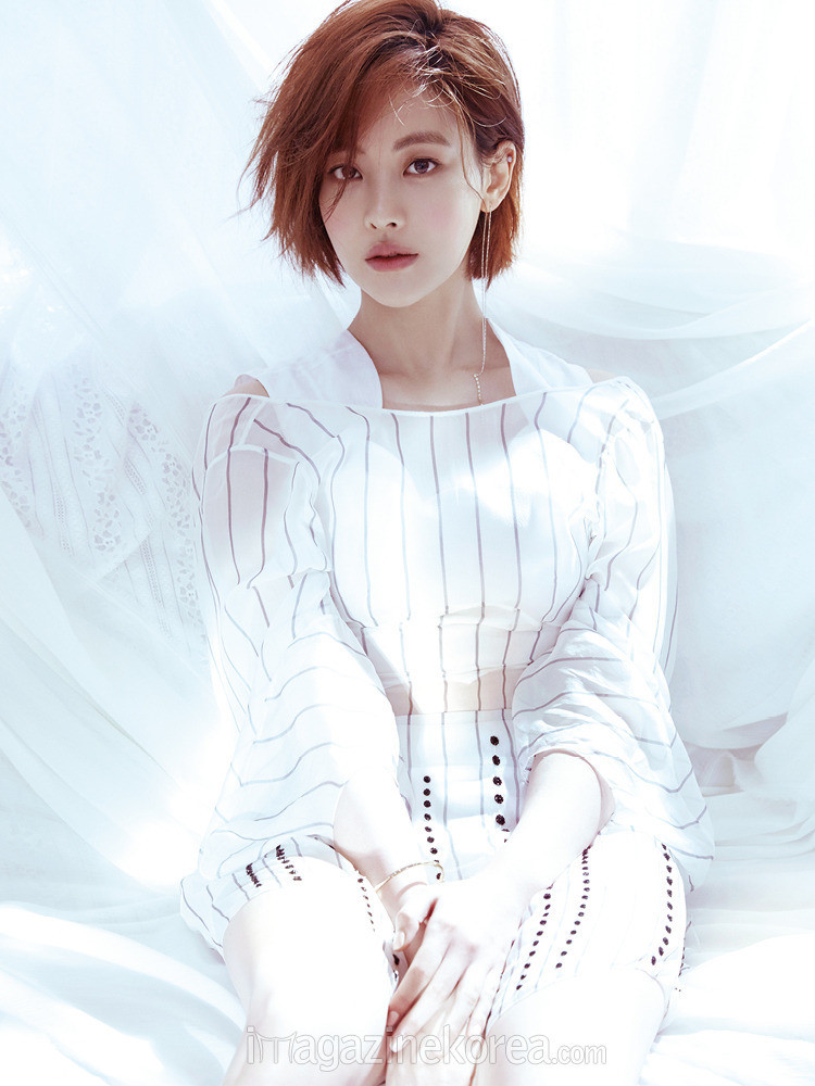 Trước khi trở thành hiện tượng mới trên sóng truyền hình với Jang Bori is here, Oh Yeon Seo đã là ngôi sao quảng cáo đắt giá. Cô là một trong những lựa chọn hàng đầu của các tạp chí thời trang cũng như các nhãn hàng khi tìm kiếm người mẫu đại diện.