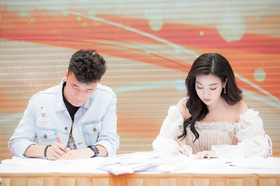 Chia sẻ với Zing.vn, Bùi Tiến Dũng từng nói mẫu con gái anh thích là người có khuôn mặt xinh xắn, tính cách năng động và không tham gia lĩnh vực thể thao.