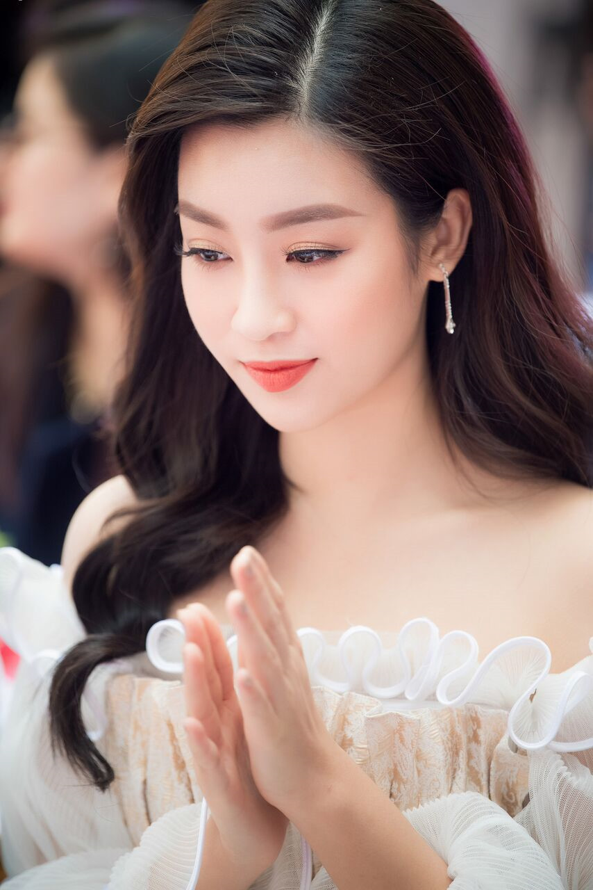 Thời gian qua, Hoa hậu Mỹ Linh và thủ môn Bùi Tiến Dũng cũng bị trêu đùa là có tình cảm với nhau nhưng cả hai ít tương tác công khai với nhau trên mạng xã hội.