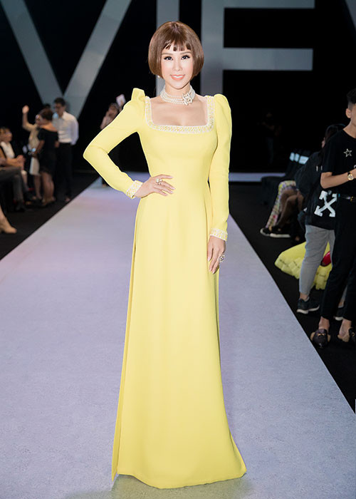 Hình ảnh Thu Hoài trong sự kiện. Từng tuyên bố sẽ hạn chế các hoạt động showbiz, người đẹp cho biết, muốn dành năm 2018 để thực hiện những kế hoạch quan trọng trong lĩnh vực kinh doanh và ẩm thực.