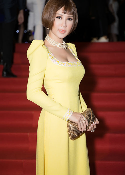 Được biết, người yêu của Thu Hoài sinh năm 1986, là một doanh nhân. Anh không muốn xuất hiện trước công chúng như một người nổi tiếng.