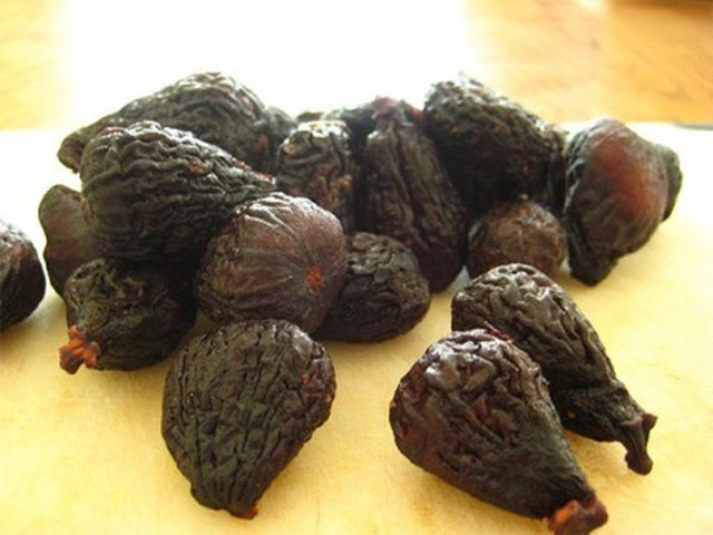 Quả sung Mỹ sấy khô hàm chứa rất nhiều giá trị dinh dưỡng như giàu chất xơ, sắt, kali, canxi, magie, photpho và các loại vitamin dưỡng chất giúp ngăn ngừa được các bệnh lý thường gặp như táo bón, giảm cholesterol, ngừa tim mạch và huyết áp, ngừa ung thư, ổn định đường huyết, chữa các bệnh về hô hấp, ngừa thoái hóa da, ngừa mụn nhọt... Đặc biệt, loại quả này có thể được gọi là "thần dược" dành cho nam giới và những ai mắc bệnh về khả năng sinh sản.