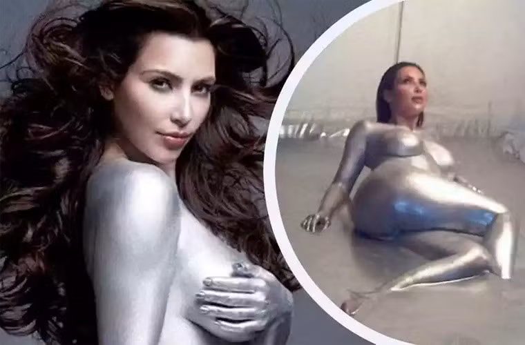 Mặc dù toàn thân của Kim Kardashian được phủ một lớp sơn màu bạc nhưng trông thân hình cô vẫn ngồn ngộn. (Ảnh: W magazine)
