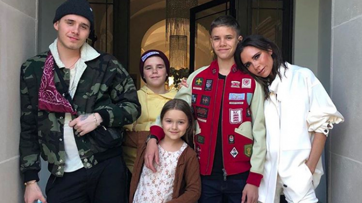 Là con gái duy nhất trong gia đình nên Harprer luôn được bố mẹ và các anh chăm sóc.