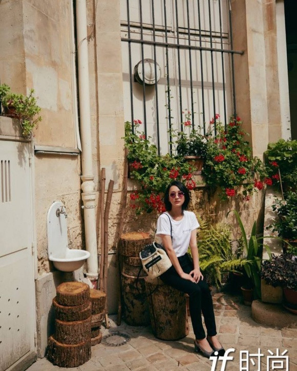 Trên thực tế, tin đồn Châu Tấn và Cao Thánh Viễn chia tay đã âm ỉ trong làng giải trí Hoa ngữ suốt 2 năm qua song hai người không xác nhận. Bên cạnh đó, việc Châu Tấn thường xuyên qua lại với Đậu Tĩnh Đồng – con gái Vương Phi càng làm cho mọi người tin rằng cô có quan hệ đồng tính nên quyết tâm bỏ chồng. Châu Tấn được khán giả yêu mến qua nhiều bộ phim như Họa bì, Anh hùng xạ điêu, Dạ yến, Mãnh hổ Tô Khất Nhi... Cô ông khai hẹn hò với Cao Thánh Viễn vào tháng 5/2014. 2 tháng sau đó, họ quyết định đi tới hôn nhân bằng việc tổ chức một đám cưới giản dị nhưng không kém phần lãng mạn.