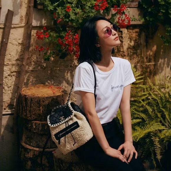 Thời gian qua, Cao Thánh Viễn chủ yếu sống ở Đài Loan và Mỹ, rất hiếm khi tới Trung Quốc đại lục sống cùng Châu Tấn. Đã rất lâu rồi người ta không thấy vợ chồng Châu Tấn sánh đôi bên nhau.