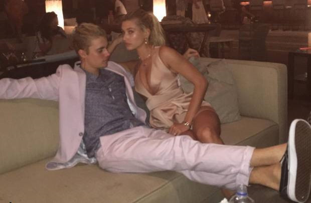Justin Bieber khẳng định không dành tình yêu cho bất kỳ ai khác ngoài Hailey Baldwin.