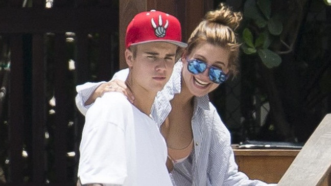 Justin Bieber gọi Hailey Baldwin là vợ và hứa mãi mãi yêu cô.