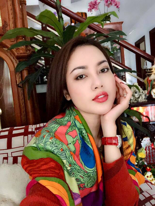 Những lúc bên vợ, Lâm Vũ cho biết anh tập nấu ăn để chăm sóc vợ và con trong bụng. Dù có mẹ luôn túc trực nhưng nam ca sĩ vẫn luôn muốn bên cạnh che chở vợ khi mang thai.