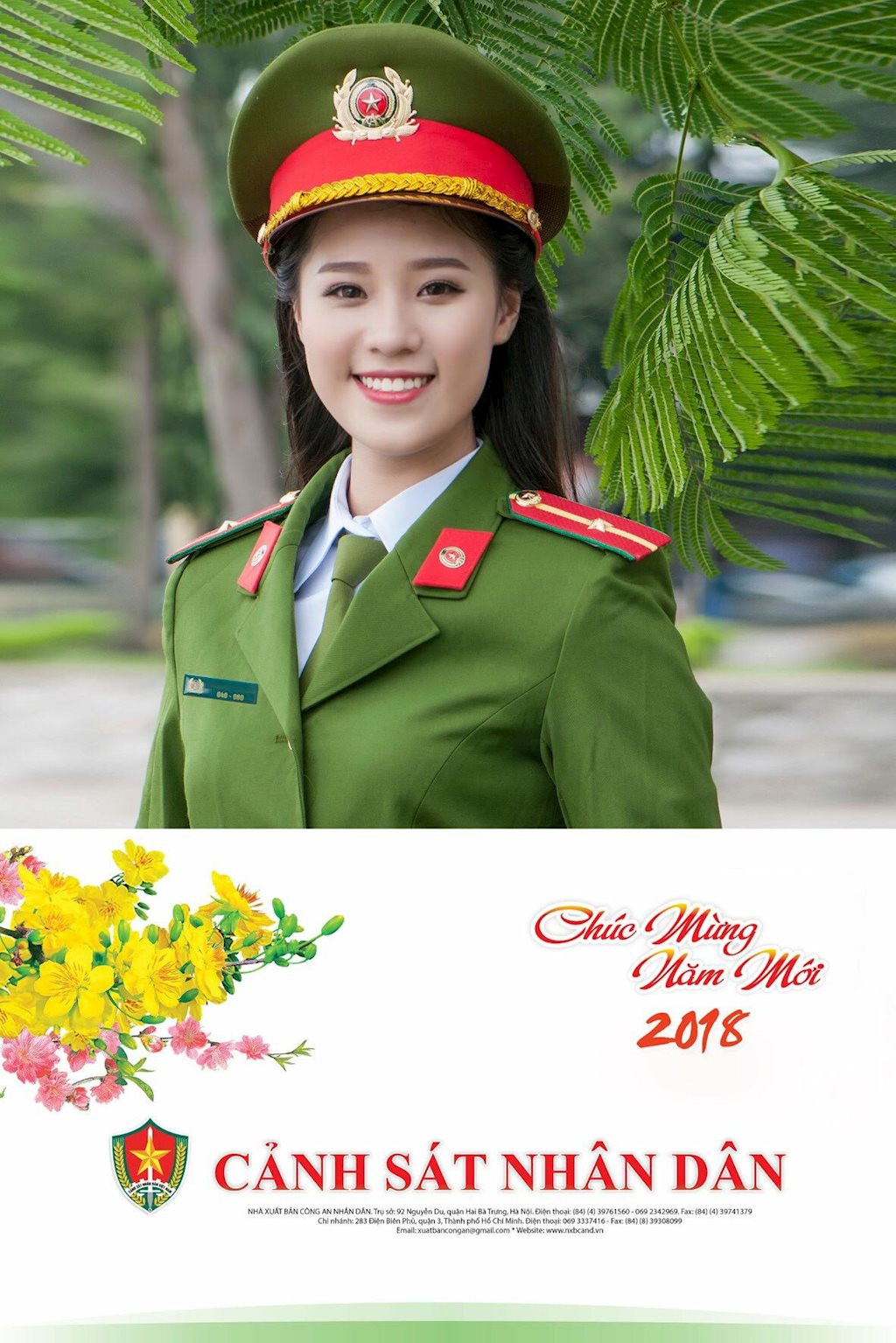 Mới 18 tuổi nhưng Bảo Châu đã là mẫu ảnh tự do và xuất hiện trên nhiều trang bìa lịch.