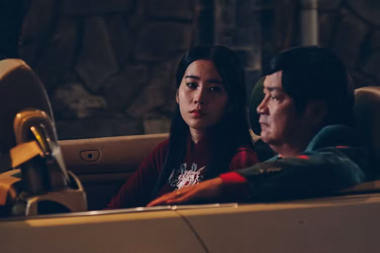 Yêu Tám nhưng Bích lại lọt vào tầm ngắm của tay giang hồ Trùm Rô quyền lực.