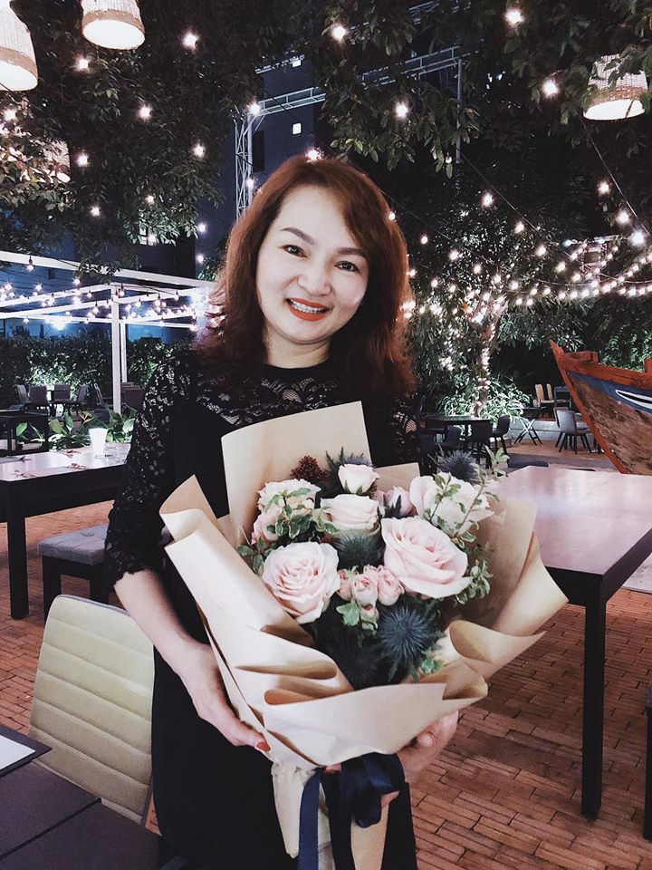 Mới đây, trên trang facebook cá nhân, Hoa hậu Nguyễn Cao Kỳ Duyên bất ngờ chia sẻ hình ảnh bên mẹ kèm lời chúc mừng sinh nhật mẹ bước sang tuổi 51. "Chỉ mong những năm sau nữa mẹ vẫn luôn mạnh khỏe, xinh đẹp như này thôi" - Hoa hậu Kỳ Duyên bày tỏ.