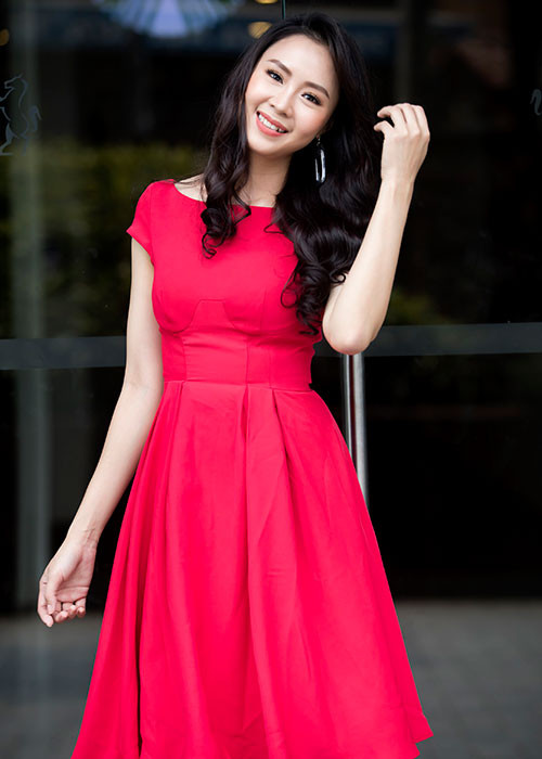 Hiền dịu trong phim, ngoài đời, Hồng Diễm sở hữu vẻ đẹp ngọt ngào, đằm thắm. Chính vẻ dịu dàng của Hồng Diễm khiến cô thường được giao những vai hiền lành.