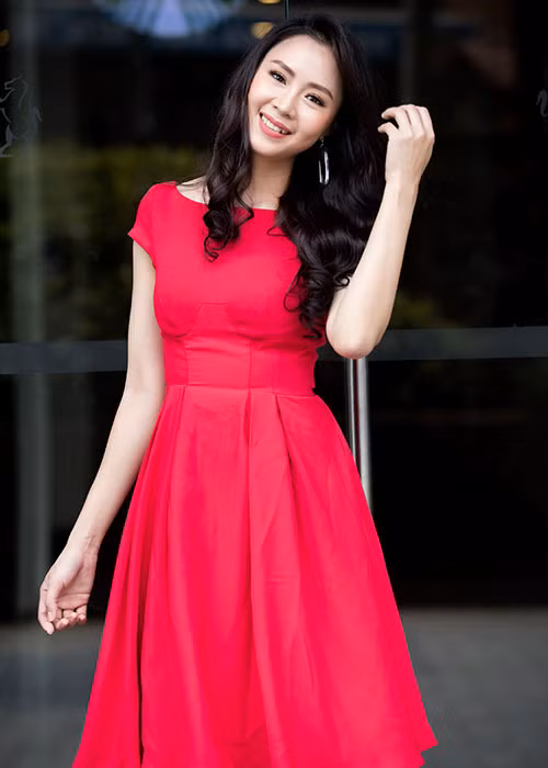 Hiền dịu trong phim, ngoài đời, Hồng Diễm sở hữu vẻ đẹp ngọt ngào, đằm thắm. Chính vẻ dịu dàng của Hồng Diễm khiến cô thường được giao những vai hiền lành.