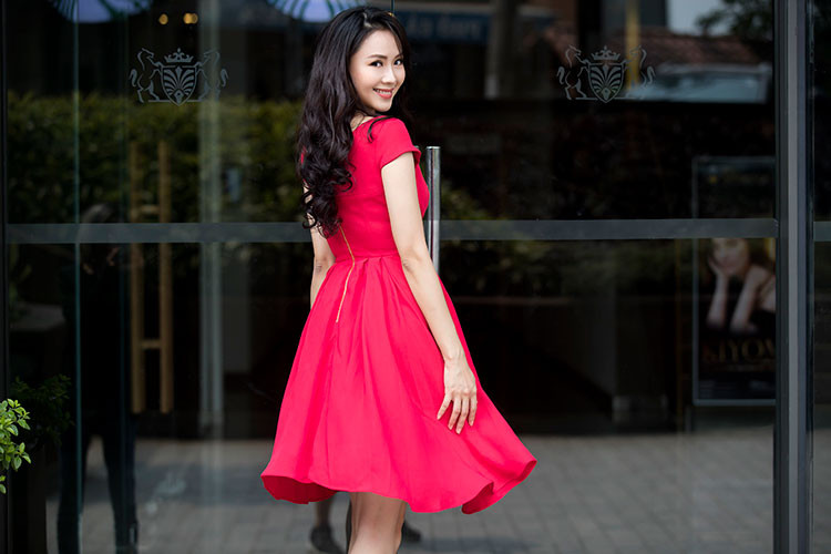 Và Hồng Diễm đã vào vai rất ngọt khi hóa thân một nàng dâu đảm đang, nhẫn nhịn.