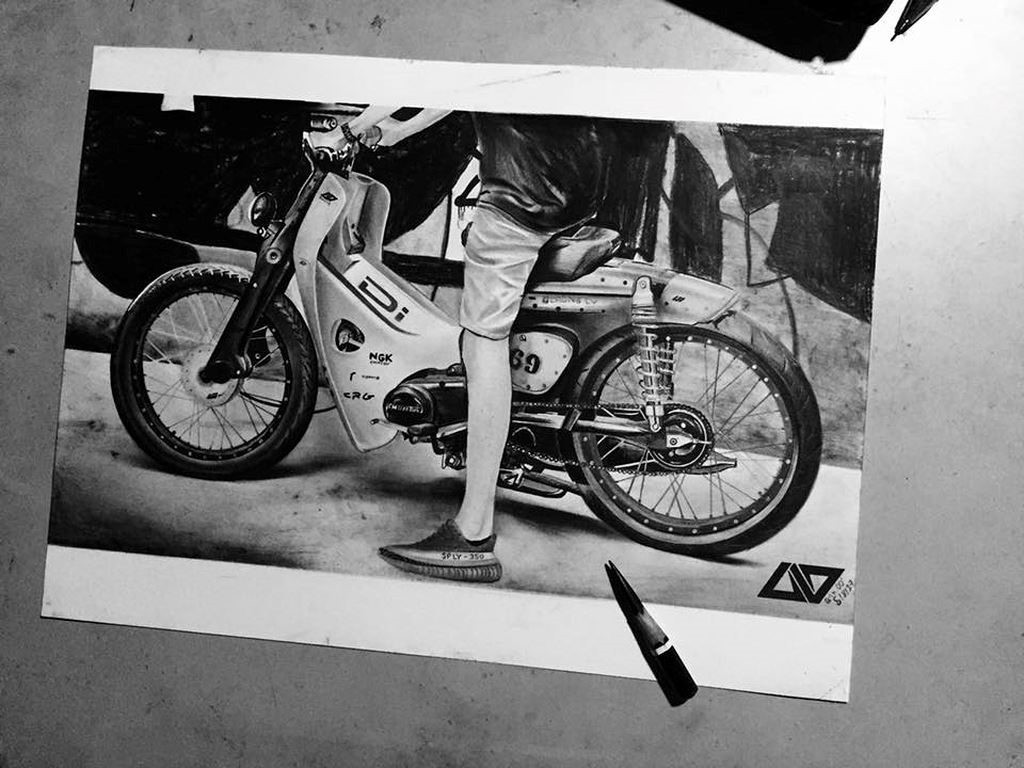 10X cho biết để vẽ tranh về xe phân khối lớn, điều quan trọng nhất là sự kiên tri và nhẫn nại. Theo đó, những chi tiết, cấu tạo của xe rất phức tạp, để vẽ được mất không ít thời gian và sức lực.