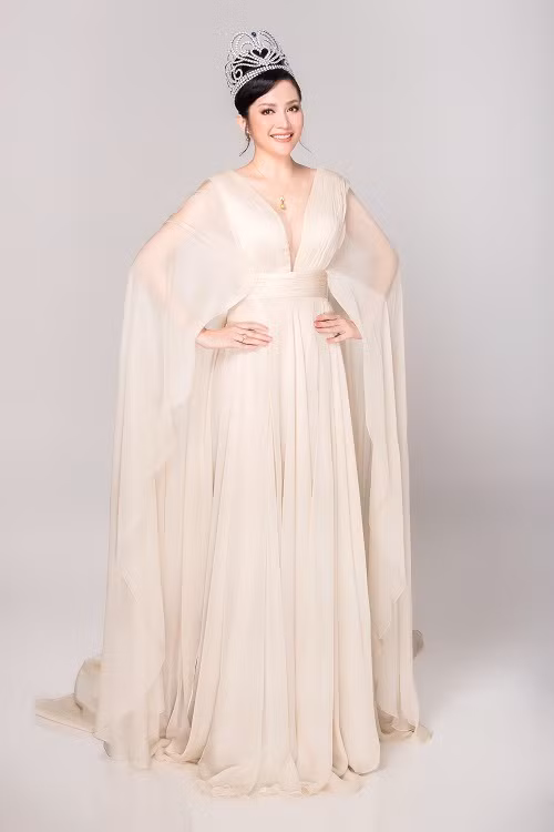 Hoa hậu Thiên Nga hiện là Cố vấn kinh doanh ở Trung tâm phát triển kinh tế thung lũng điện tử tại Mỹ.