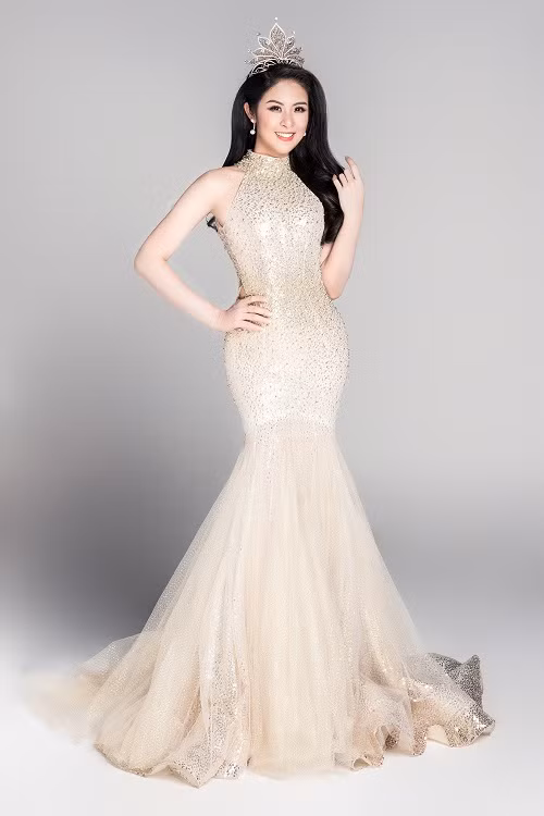 Hoa hậu Ngọc Hân hiện là một nhà thiết kế áo dài thành công.