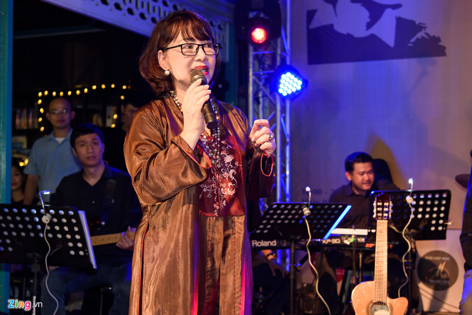 Em gái nhạc sĩ Trịnh Công Sơn - Trịnh Vĩnh Trinh là người đứng ra tổ chức các đêm nhạc tưởng nhớ anh trai. Bà chia sẻ: "Anh Sơn luôn mong nhạc của mình gần hơn với công chúng. Vì vậy, kể từ ngày anh mất, mỗi năm chúng tôi tổ chức một đêm nhạc không bán vé".