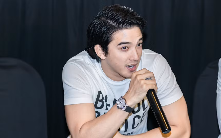 Hot boy Đông Hồ của phim Tháng năm rực rỡ cũng có mặt trong Em gái mưa. Nam diễn viên cho biết muốn có nhiều vai diễn thử thách tâm lý nhiều hơn. Phim dự kiến khởi chiếu từ 1/6.