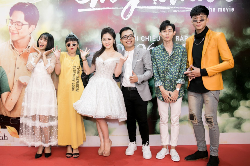 Dàn diễn viên trong phim Em gái mưa có sự tham gia của quán quân Cười xuyên Việt 2017 Hồng Thanh, Trang Hí, Tiến Vũ... Theo đạo diễn, vai em gái mưa ban đầu mời Thanh Vy - cũng là người đóng cặp với Mai Tài Phến trong MV nhưng cuối cùng hủy hợp đồng để đóng phim Glee.