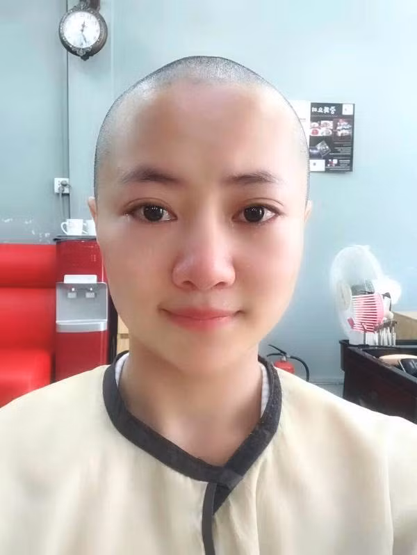 Thôi Duệ từng theo học tại trường nghệ thuật, khoa biểu diễn. Cô luôn mơ ước trở thành diễn viên tài năng.